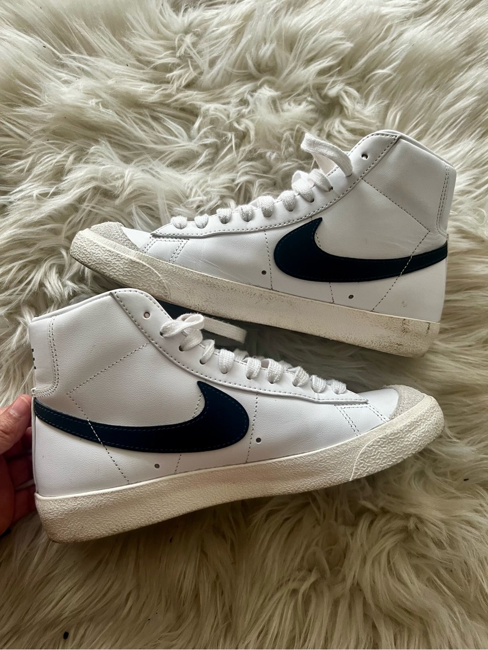 Nike Blazer Mid '77 Vintage sneakers high top in white and black. Sz 7.